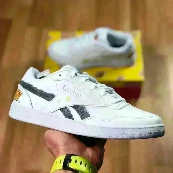 💰HUGE CLEARANCE SALE 💰 Reebok Tom & Jerry Furry Fluffy Womens Shoes - Picture 2 of 14